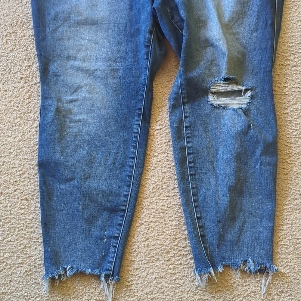 Lane Bryant  Distressed High Rise Skinny Curvy Fit Flex Magic Waistband Size 28